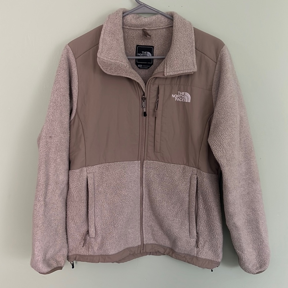 North Face Women’s Tan Denali Jacket, Size Women’s Medium!
